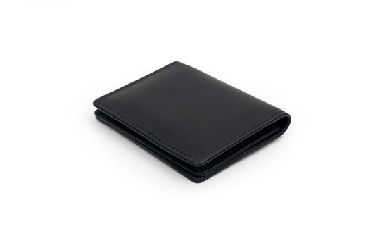 V, Leather Card holder with a Magnetic Closure made in a soft Napa.