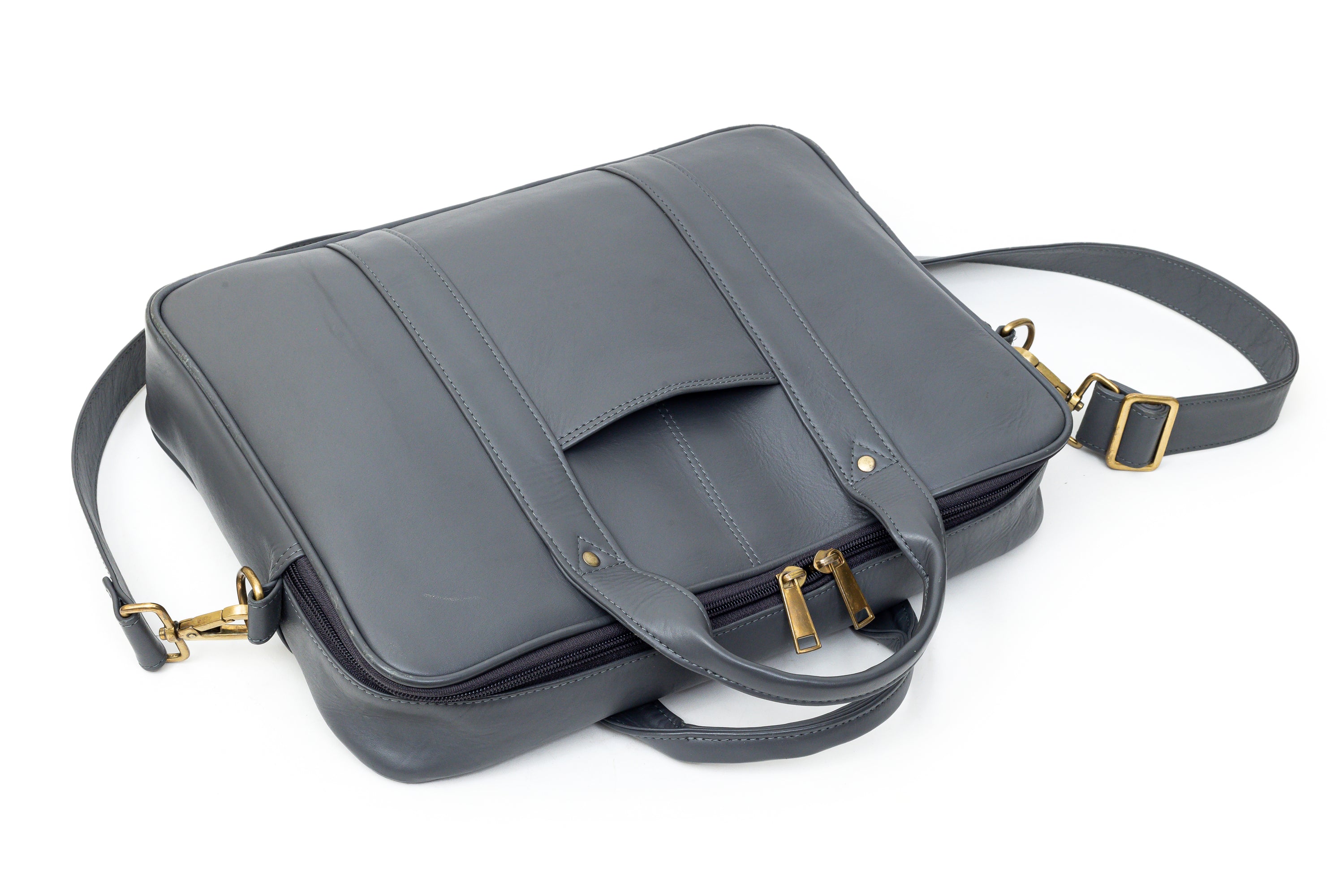 The unisex leather office/travellers bag for corporate gifting.