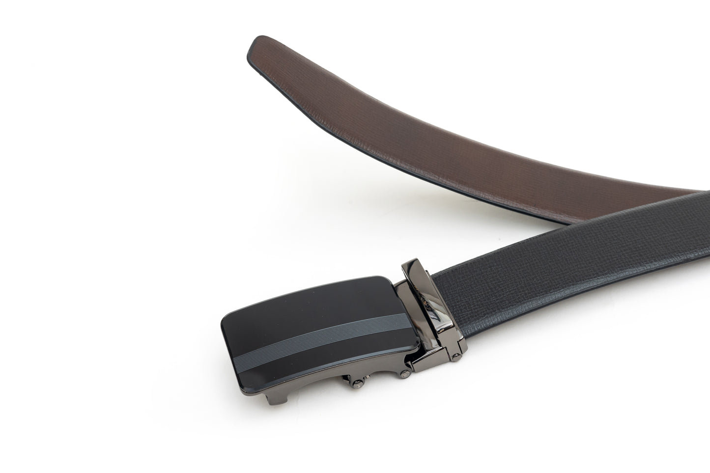 Nova, the reversible leather belt for men.