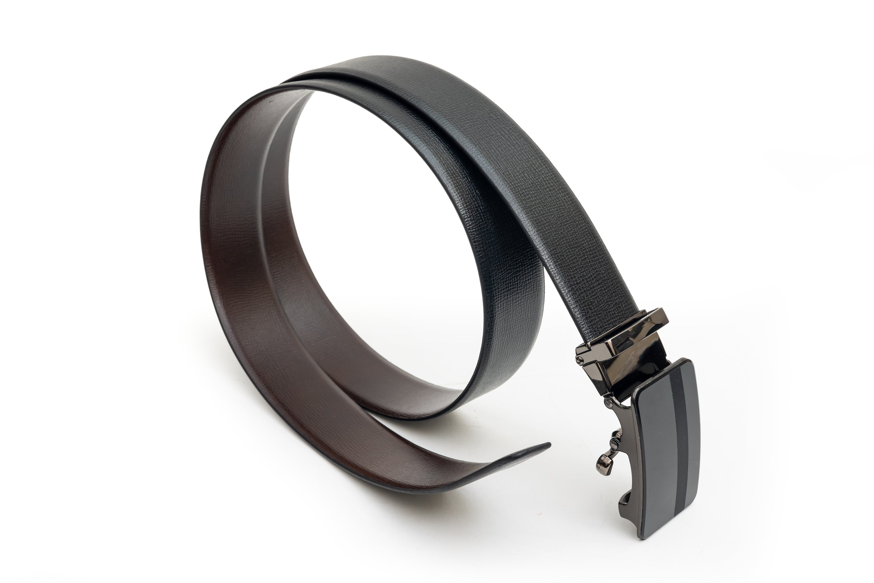 Nova, the reversible leather belt for men.
