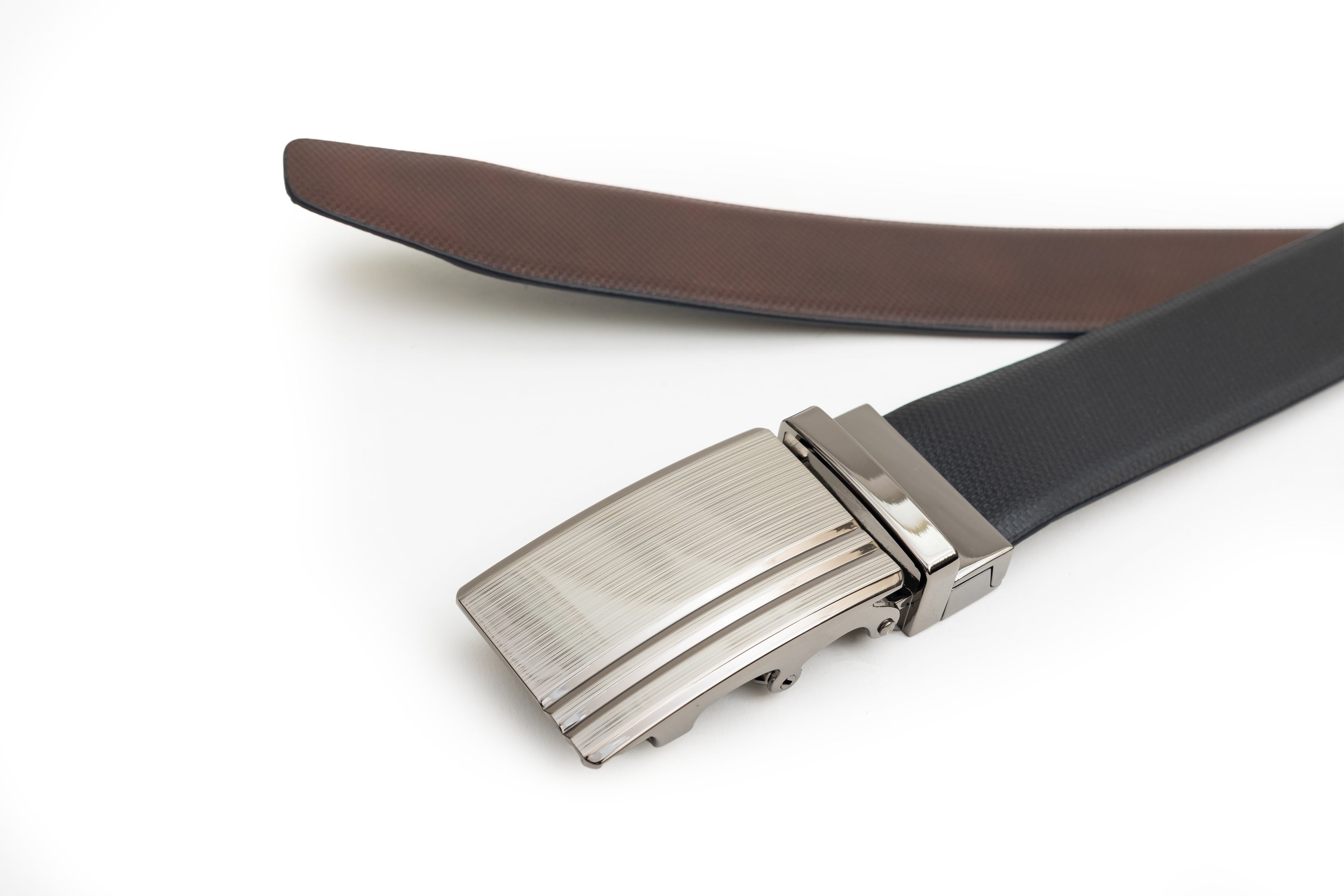 LM, the reversible leather belt with a full metal auto reversible buckle.