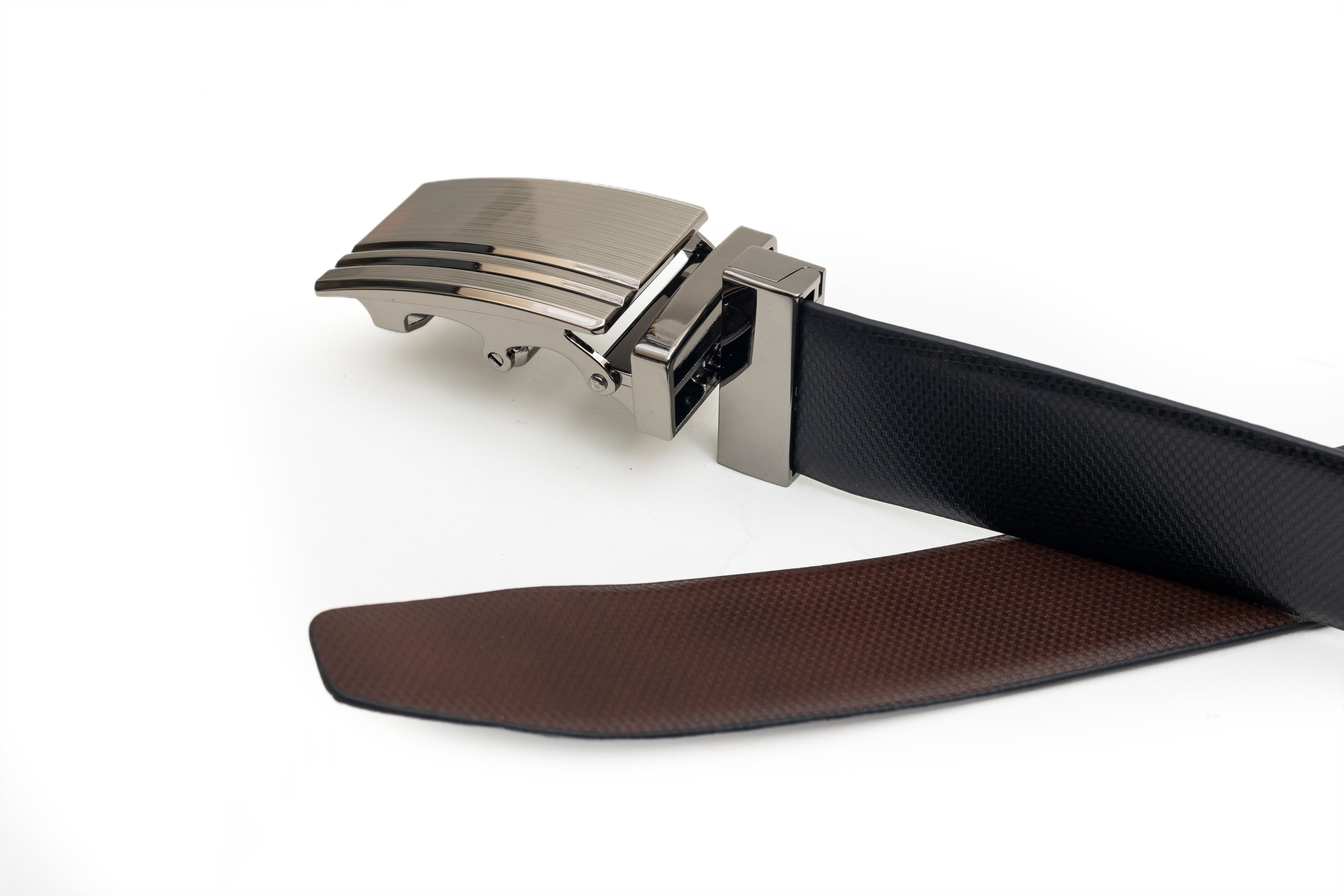 LM, the reversible leather belt with a full metal auto reversible buckle.