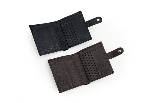Corporate gifting for men, credit card wallet with a loop closure packed in a gift box.