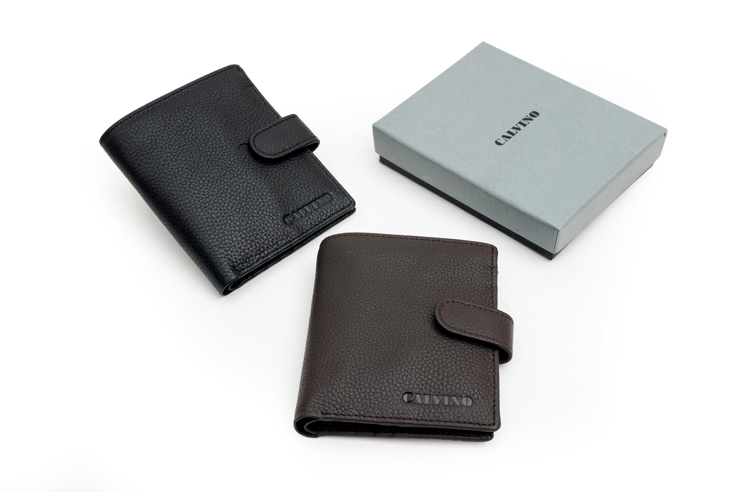 Corporate gifting for men, credit card wallet with a loop closure packed in a gift box.